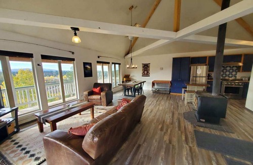 Elk Meadows House | Cozy and Private Cabin, Enjoy Gorgeous Views of Mountains.