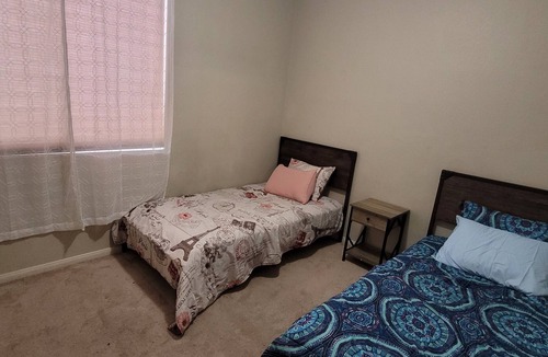 El Capitan Ranch House | Cozy and Private Room #3 with 2 Twin Beds and a Full Bath