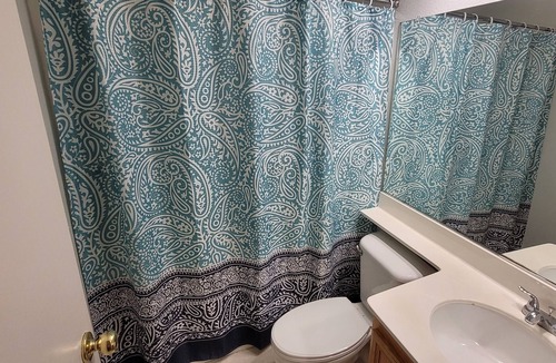 El Capitan Ranch House | Cozy and Private Room #3 with 2 Twin Beds and a Full Bath