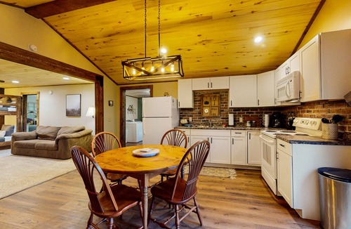 Del Norte Apartment | Cozy apartment with full kitchen, patio, grill & convenient location