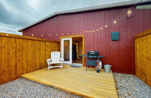 Del Norte Apartment | Cozy apartment with full kitchen, patio, grill & convenient location