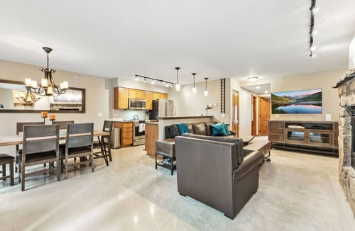 Four O'Clock Villa | Cozy Breck Townhome – Walk to Lifts & Shuttle