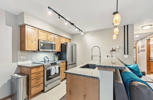 Four O'Clock Villa | Cozy Breck Townhome – Walk to Lifts & Shuttle