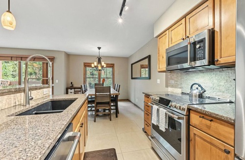 Four O'Clock Villa | Cozy Breck Townhome – Walk to Lifts & Shuttle
