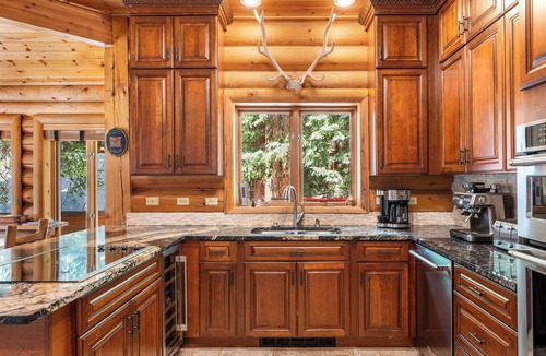 Breckenridge House | Cozy Cabin; 10 Min to Main St/Breck; Peaceful Spot