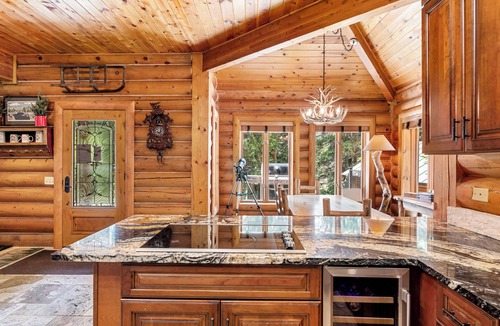 Breckenridge House | Cozy Cabin; 10 Min to Main St/Breck; Peaceful Spot