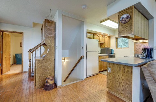 Beaver Cabin | Cozy Cabin w/Deck & Fireplace in Beaver!