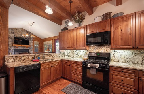 Grand Elk Ranch Cabin | Cozy cabin w/hot tub & fireplace