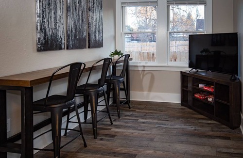 Greeley House | Cozy Carriage House | Walk to UNC | + Free Bikes