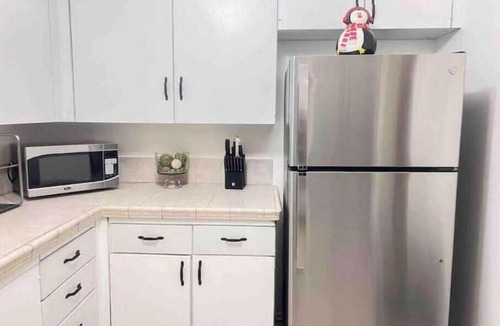 Riverside House | Cozy Celeste 5 Beds, 2 Baths Home in Riverside