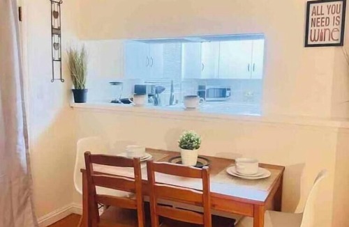 Riverside House | Cozy Celeste 5 Beds, 2 Baths Home in Riverside