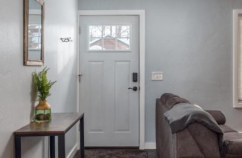 Sand Lake Apartment | Cozy City Stay, 3bdrm near Airport