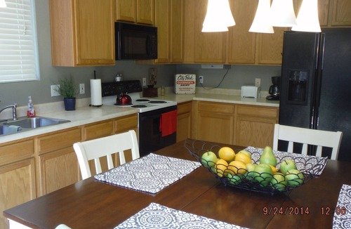 Sunnyheights House | Cozy, Comfortable Perfect for Family, Lady's Retreat, or Business Rental !
