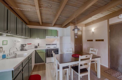 Wildernest Condo | Cozy Condo in Wildernest | Clubhouse Pool + Hot Tubs Free Bus Trails Nearby