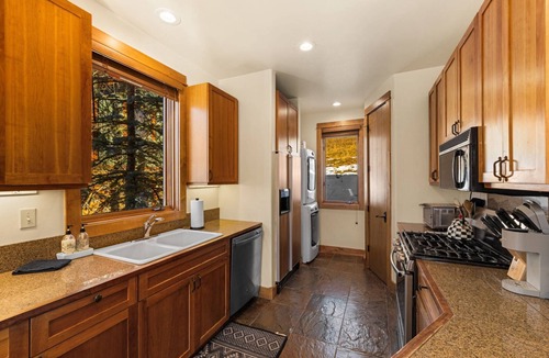 Mountain Village Condo | Cozy Condo Steps to the Slopes! True Ski in/Ski Out with Modern Amenities!
