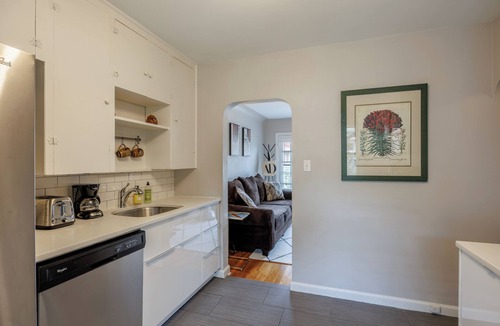 Sloan Lake Condo | Cozy Condo steps from Sloan's Lake in Denver. 2 bedrooms-1 bed