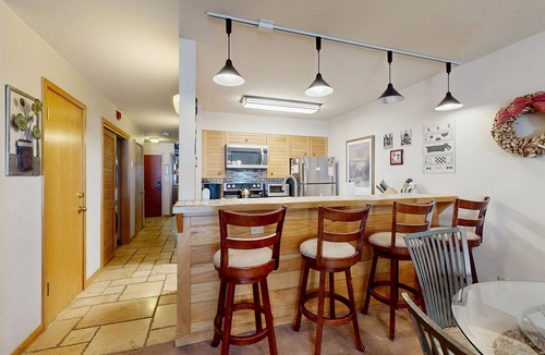 Mountain House Condo | Cozy Condo with Great Views, Shared Pool & Hot Tub - 350 Yards to the Slopes