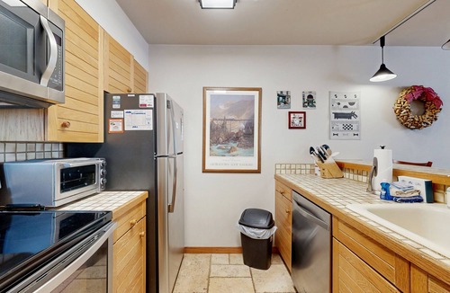 Mountain House Condo | Cozy Condo with Great Views, Shared Pool & Hot Tub - 350 Yards to the Slopes