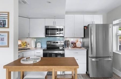 Victoria Park Condo | Cozy corner condo, just renovated, pool views