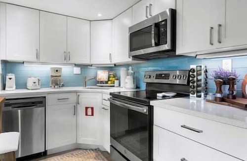 Victoria Park Condo | Cozy corner condo, just renovated, pool views