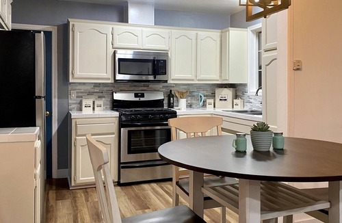 Lake Elsinore Cottage | Cozy Cottage - Less than 5 min walk to Lake & 20 min drive to Downtown Temecula!
