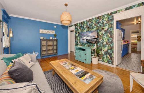 South Lake House | Cozy Cottage Near Beach