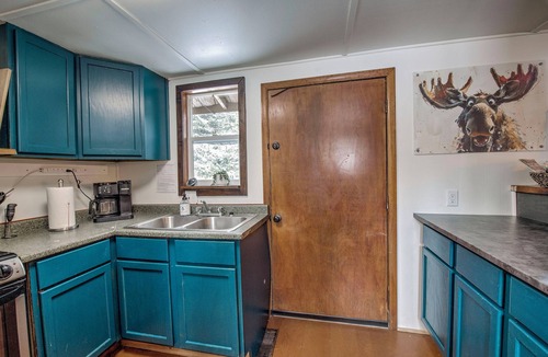 Blue Rock Springs Cabin | Cozy Creekside Cabin · Fireplace + Views