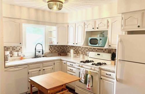 Cuyahoga Falls House | Cozy Cuyahoga Lodge–Family Favorite sleeps10
