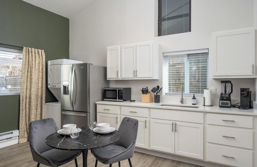 Berkley Cottage | Cozy Den - Minutes to Downtown Denver and near Red Rocks