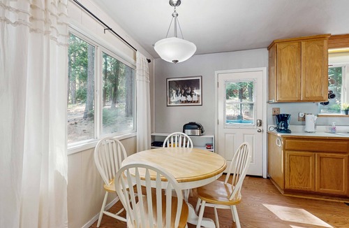 Tahoe Paradise Cabin | Cozy, dog-friendly cabin with large private deck, fireplace, BBQ-close to trails