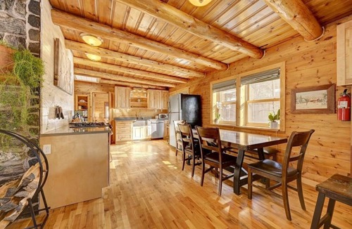 Black Hawk Cabin | Cozy, Dog-friendly Log Cabin with VIEWS, Hot tub & Fireplace