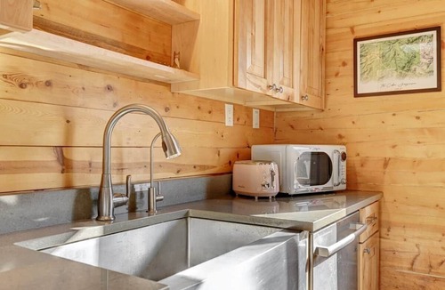 Black Hawk Cabin | Cozy, Dog-friendly Log Cabin with VIEWS, Hot tub & Fireplace