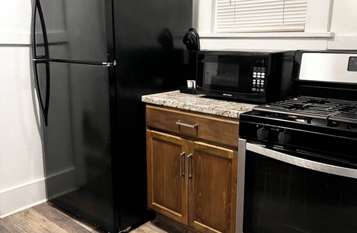 Northside Apartment | Cozy, Downtown Apt. Unit #3- upper level- City Center 1.2 miles away!