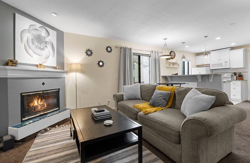Englewood Apartment | Cozy DTC 1BR Retreat, Gym, Fast Wifi