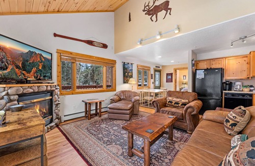 Fall River Estates Condo | Cozy Fall River Escape Private Hot Tub