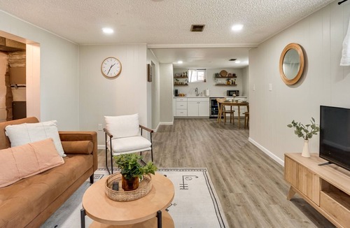 Hanna Farm Neighbors Apartment | Cozy Fort Collins Escape < 2 Mi to Downtown!