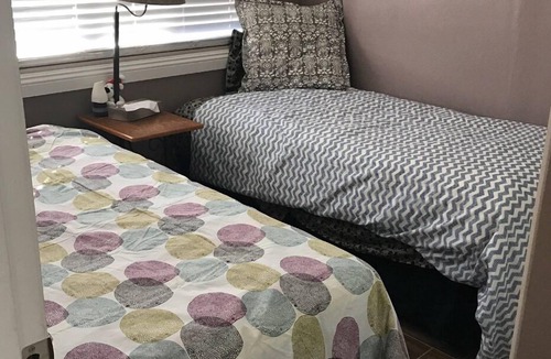 Los Serranos House | Cozy full size 2 bedroom 1 bath Guest house