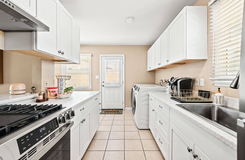 Upland House | Cozy Getaway Bright Clean Fully Equipped