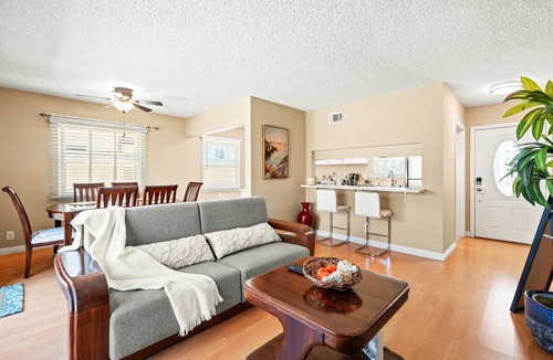 Upland House | Cozy Getaway Bright Clean Fully Equipped