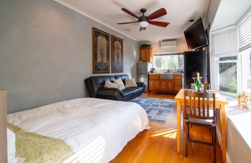 Whittier House | Cozy Guest House with Patio