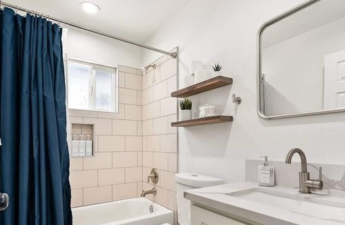 Bonita House | Cozy Hideout | Minutes From Downtown