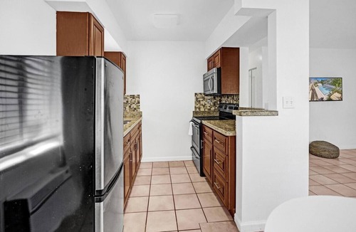 North Beach Apartment | Cozy Hollywood Beach Home | Ocean Walk and Pool