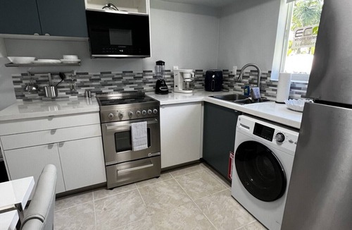 Parkside House | Cozy Hollywood Pool View 1Bedroom/4Guest!