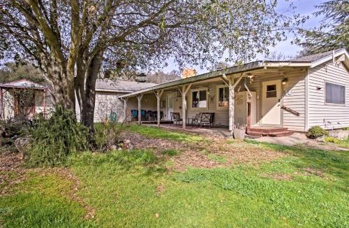 Mariposa House | Cozy Home w/Patio Near Yosemite National Park!