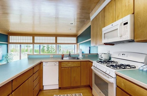 Grand Lake House | Cozy home with full kitchen, private patio & mountain views