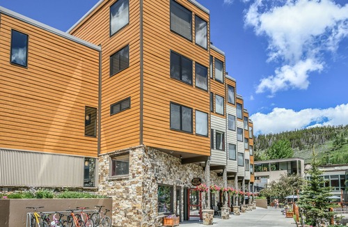 Lakeside Village Condo | Cozy Keystone | Lake, Pool + Trails