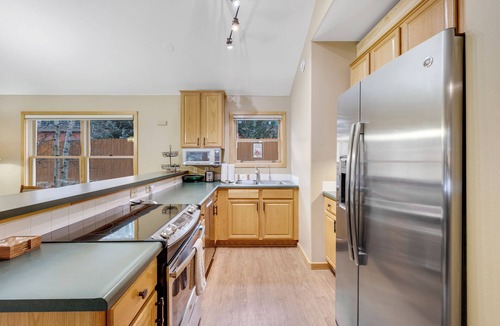 Mountain House Condo | Cozy Keystone Townhome - walkable to both base areas!
