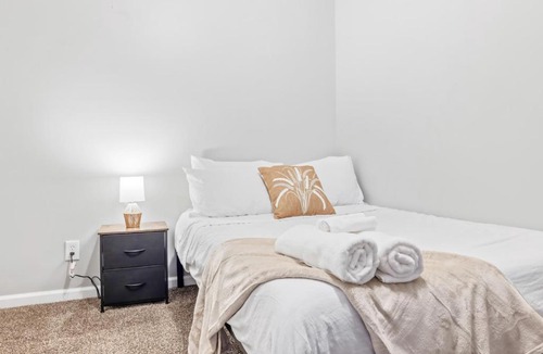 Little Italy Apartment | Cozy Little Italy Apt Fast Wifi Pet Friendly