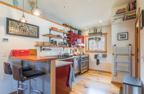 Ridgway House | Cozy Modern Mountain Getaway - Private Yard - Pet Friendly!
