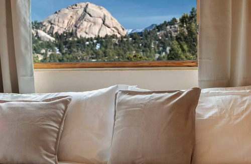 Florissant House | Cozy Mountain Cabin w/Hot Tub & Game Room